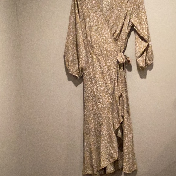 Gold with pink flowers wrap dress - Picture 3 of 5